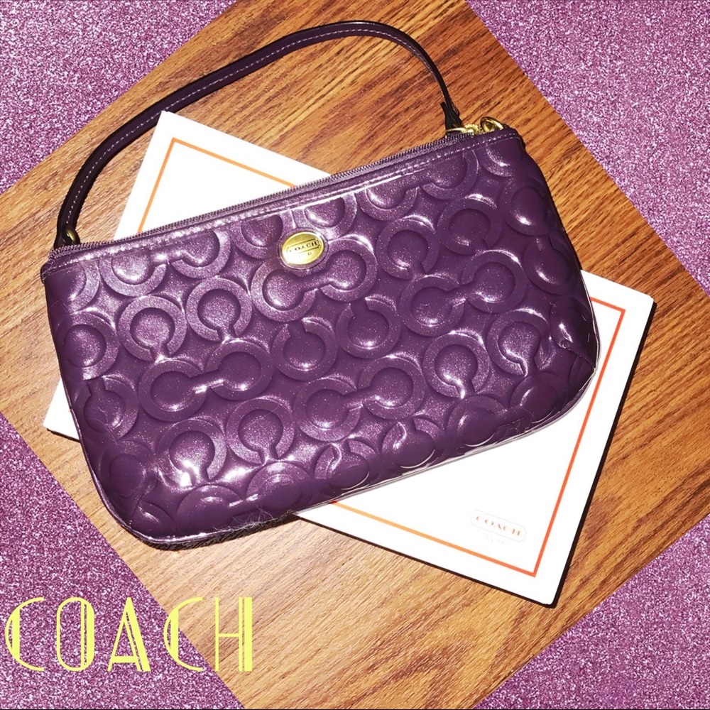 ✨HP✨ COACH Peyton Embossed Patent Leather Wristlet